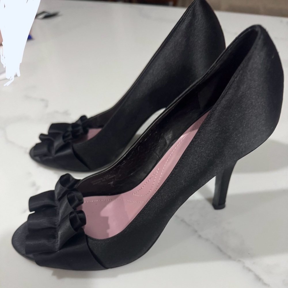 Tahari black heels